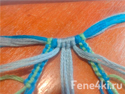 Схема плетения макраме брелка Сова. Фенечки из мулине. Схемы фенечек. Как плести фенечки 